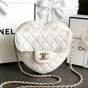 <AUTHENTIC>Chanel Quilted White Leather Heart-Shaped Crossbody Bag
